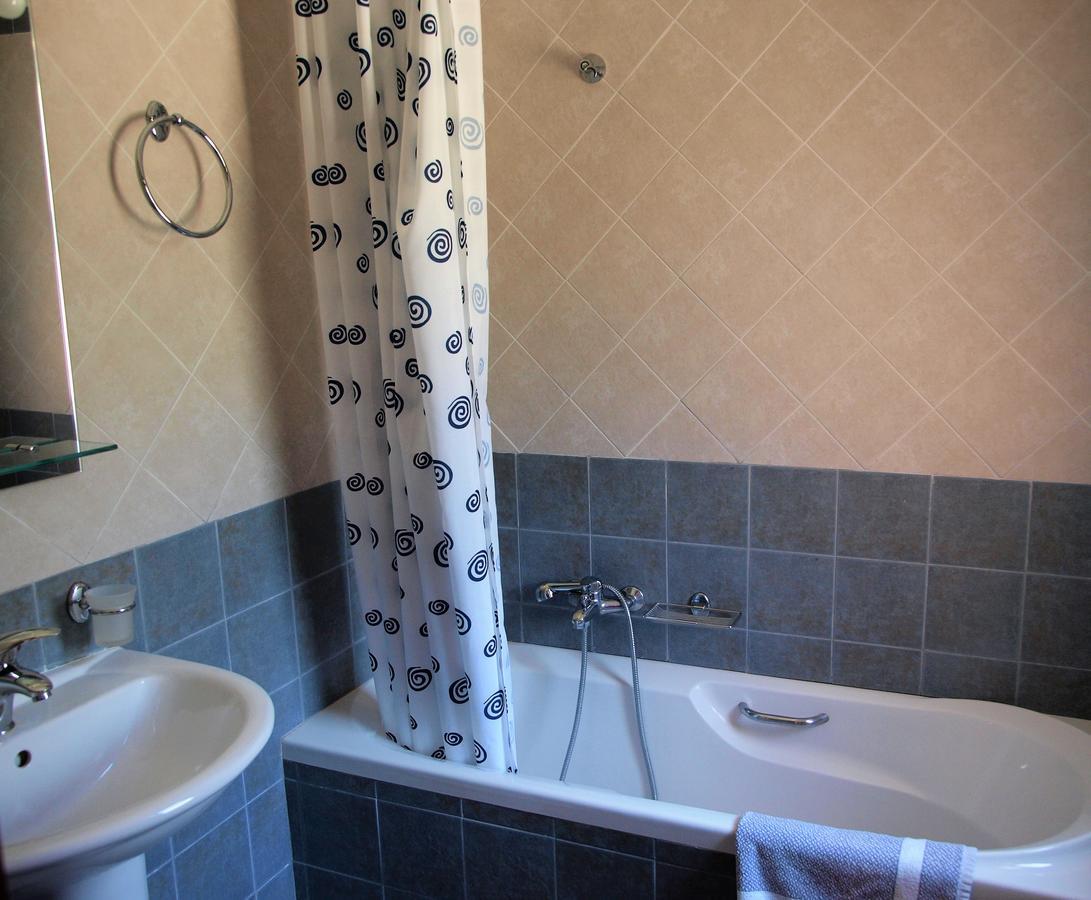 Hotel Theasi ディアコプト エクステリア 写真